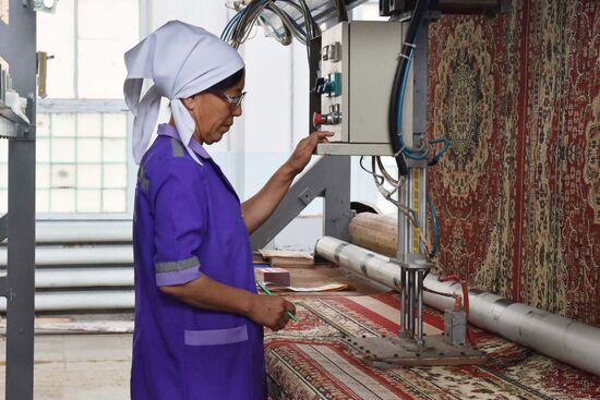 Carpet manufacturing in Tajikistan