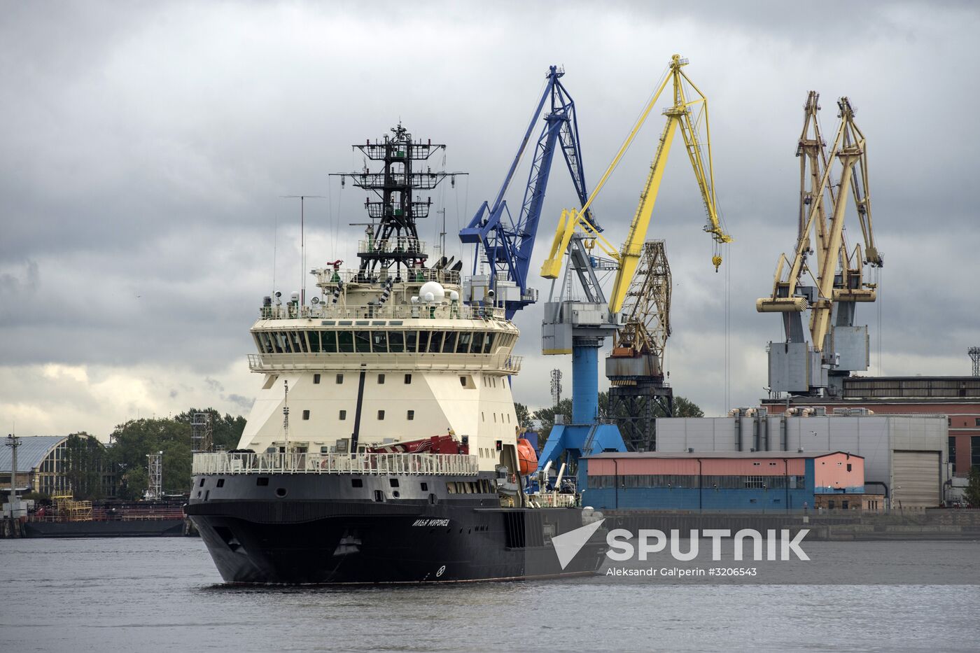 The Ilya Muromets icebreaker on official tests
