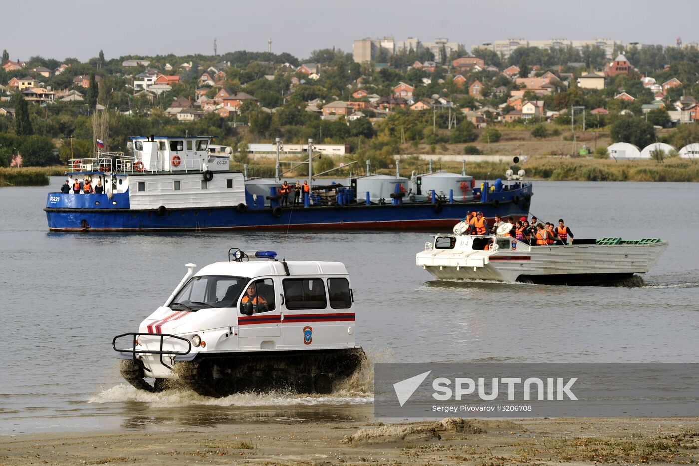 EMERCOM holds drill in Rostov-on-Don