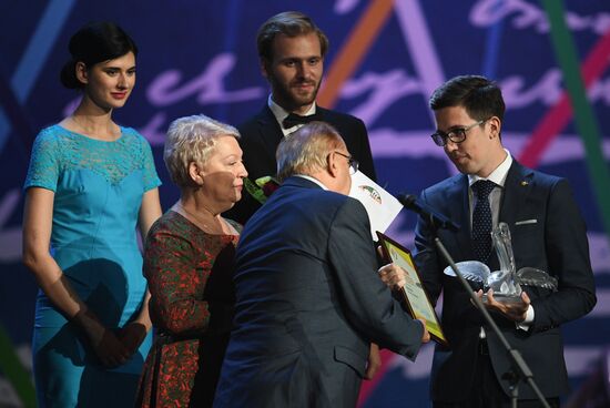 Gala marks International Teachers' Day