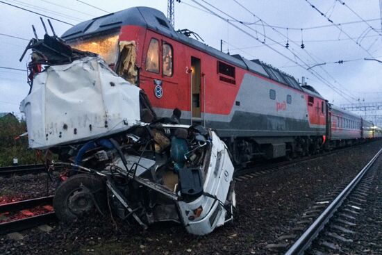 Train collides with bus at railway crossing in Vladimir Region