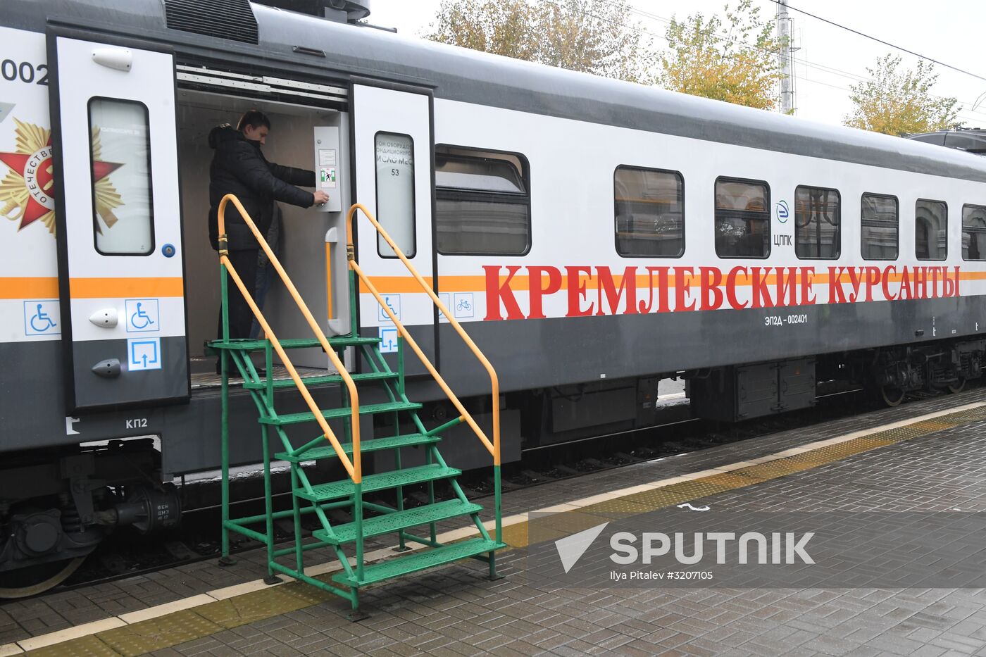 Russian Railways presents Kremlin Cadets branded train
