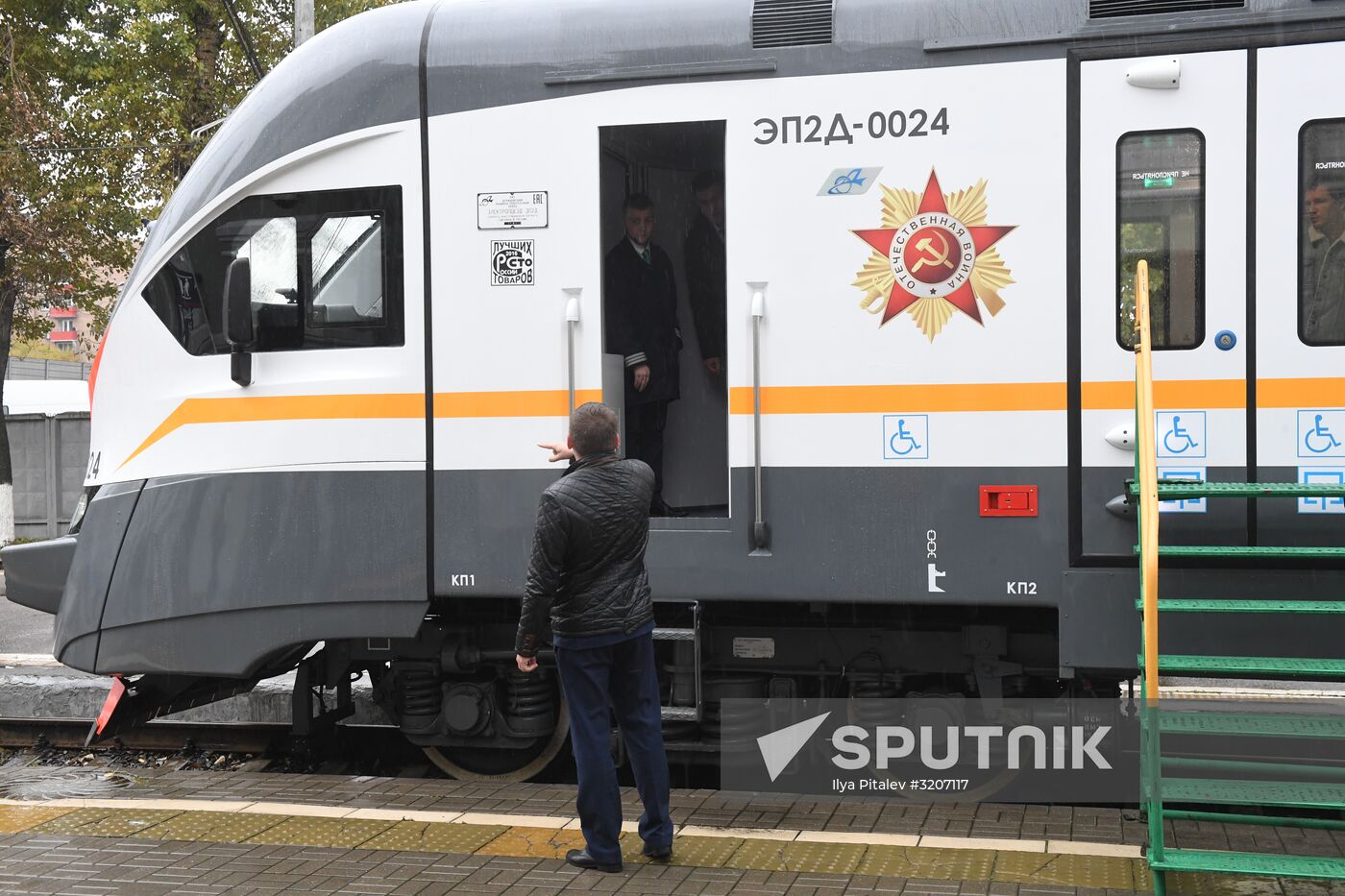Russian Railways presents Kremlin Cadets branded train
