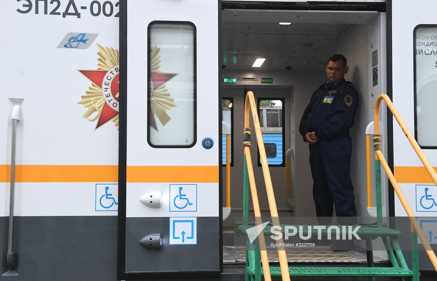 Russian Railways presents Kremlin Cadets branded train