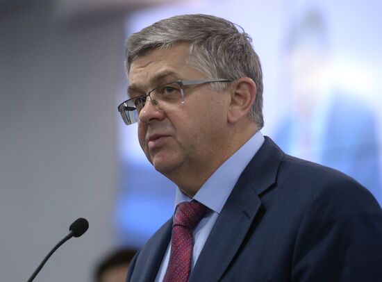 First International Medical Investment Forum kicks off