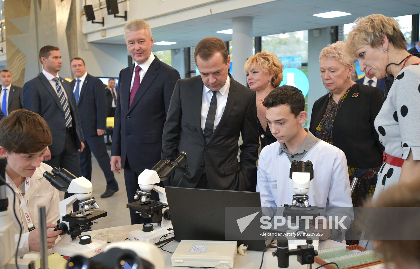 Prime Minister Dmitry Medvedev at Vorobyovy Gory educational complex