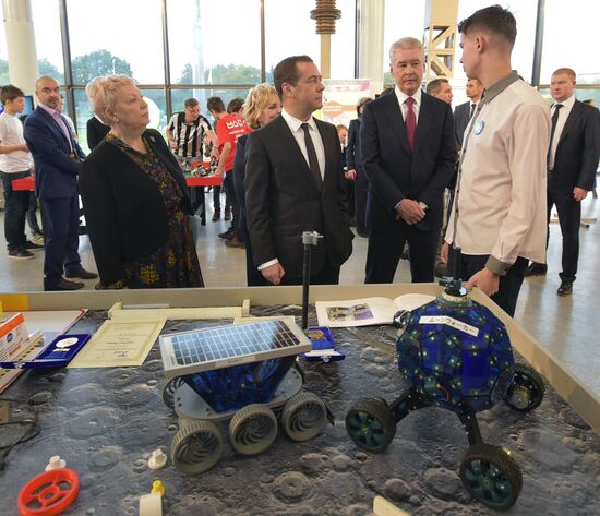 Prime Minister Dmitry Medvedev at Vorobyovy Gory educational complex