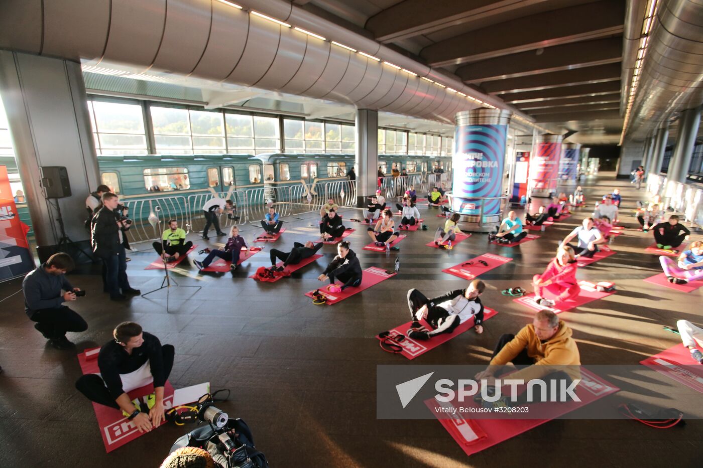 Tina Kandelaki holds fitness training in Moscow metro