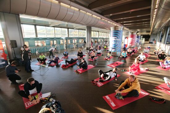 Tina Kandelaki holds fitness training in Moscow metro