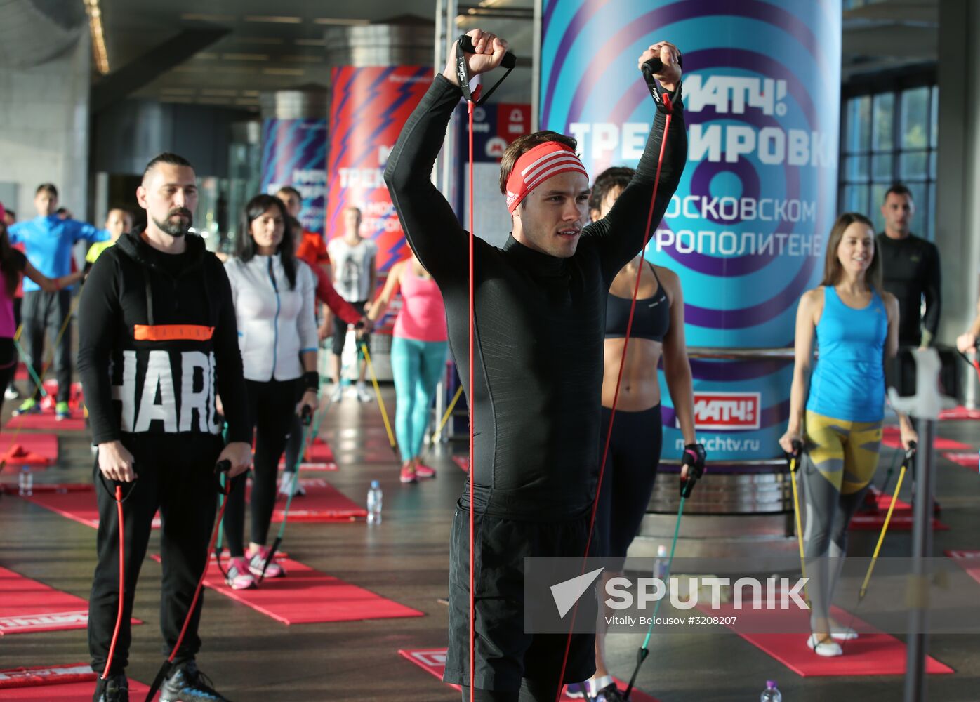 Tina Kandelaki holds fitness training in Moscow metro