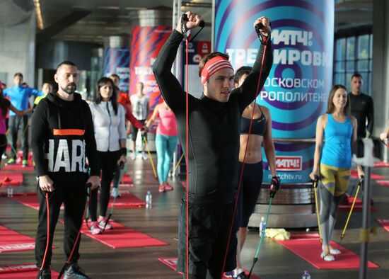 Tina Kandelaki holds fitness training in Moscow metro