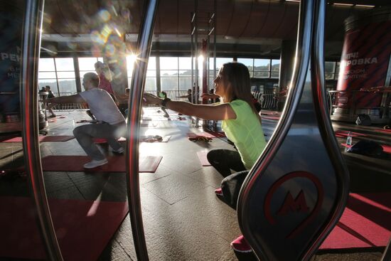 Tina Kandelaki holds fitness training in Moscow metro