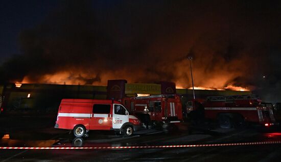 Fire at Sindika shopping center in Moscow