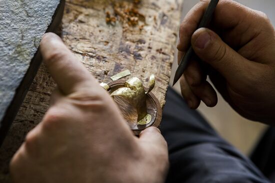 Making jewelry at workshop in Tskhinval