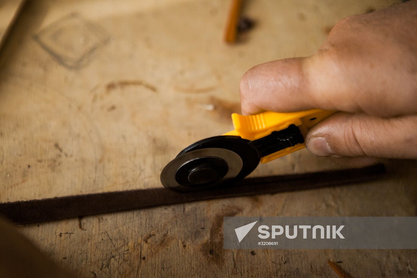 Making jewelry at workshop in Tskhinval