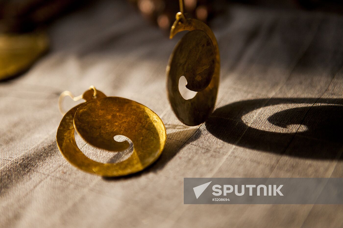 Making jewelry at workshop in Tskhinval