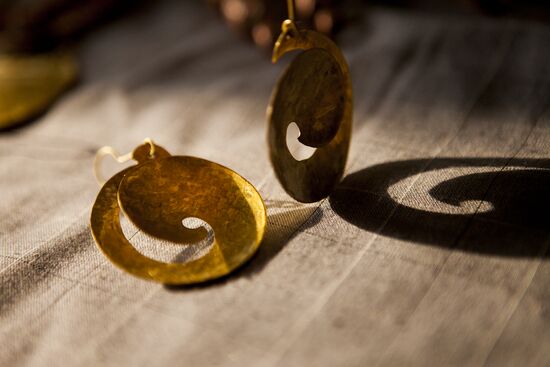 Making jewelry at workshop in Tskhinval