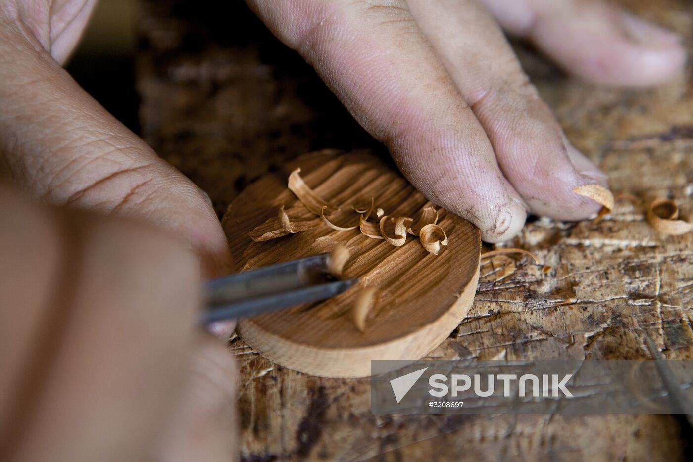 Making jewelry at workshop in Tskhinval