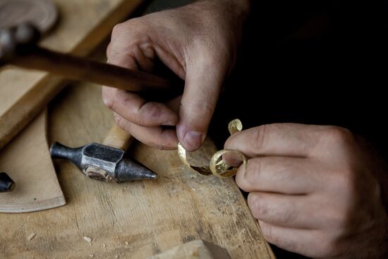 Making jewelry at workshop in Tskhinval