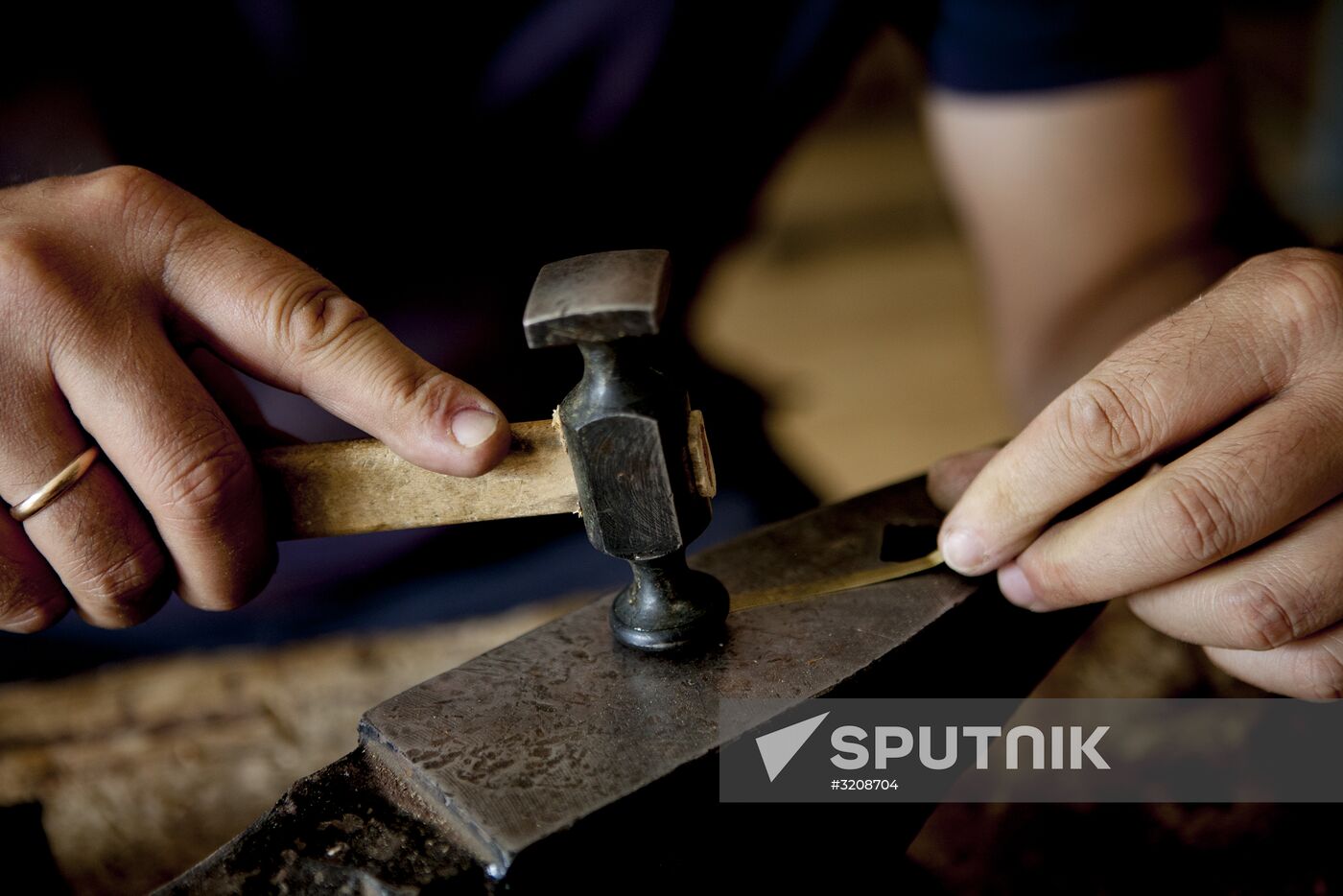 Making jewelry at workshop in Tskhinval
