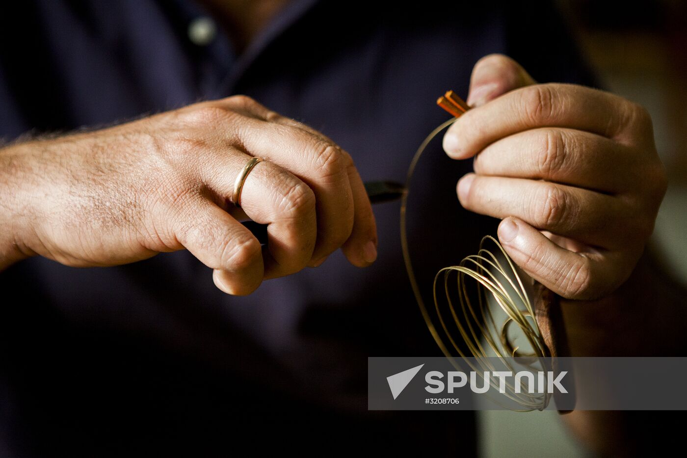 Making jewelry at workshop in Tskhinval