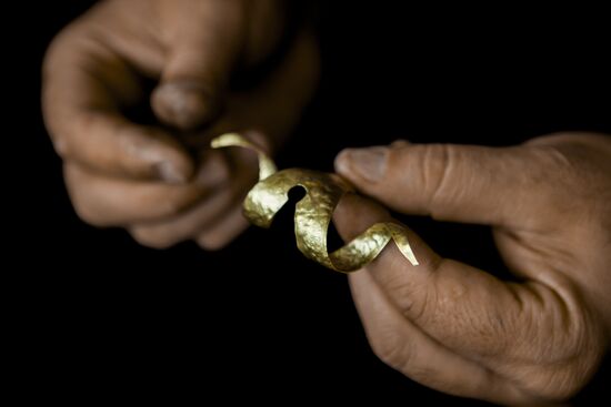 Making jewelry at workshop in Tskhinval