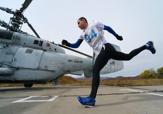 Servicemen take physical fitness test at Pacific Fleet air base
