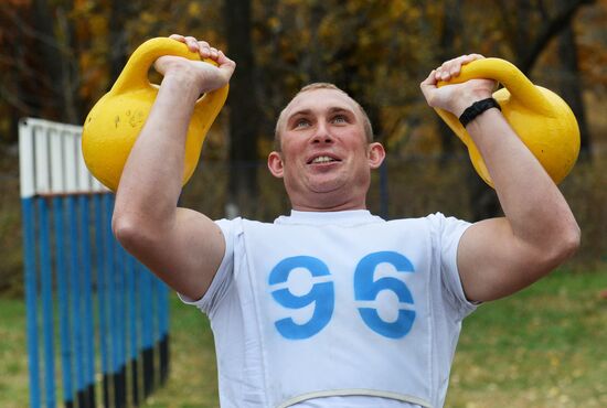 Servicemen take physical fitness test at Pacific Fleet air base