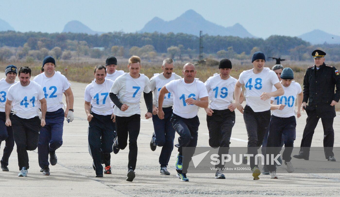 Servicemen take physical fitness test at Pacific Fleet air base