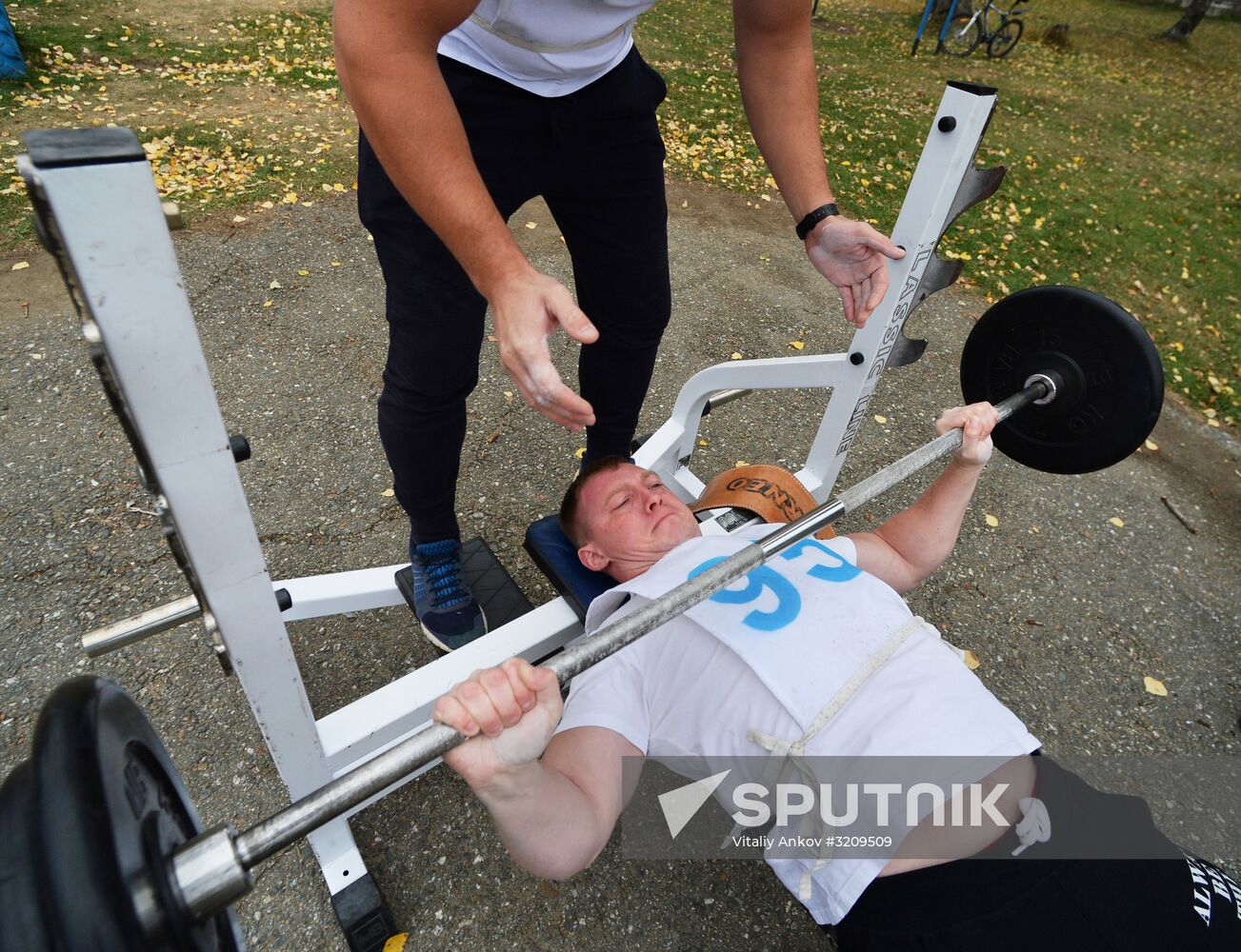 Servicemen take physical fitness test at Pacific Fleet air base