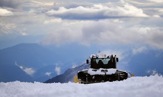 Cross-country skiing. Training session of Russia's national team