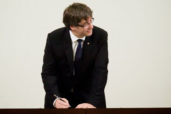 Catalonia's leader calls for suspending declaration of independence