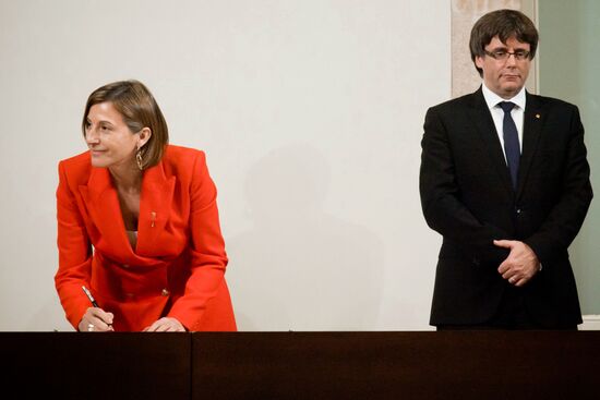 Catalonia's leader calls for suspending declaration of independence