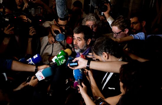 Catalonia's leader calls for suspending declaration of independence