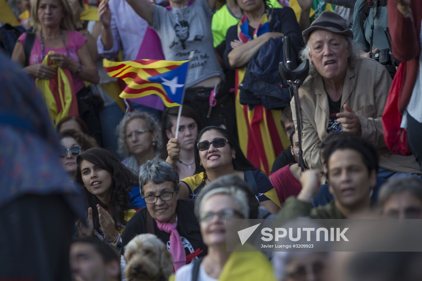 Catalonia's leader calls for suspending declaration of independence