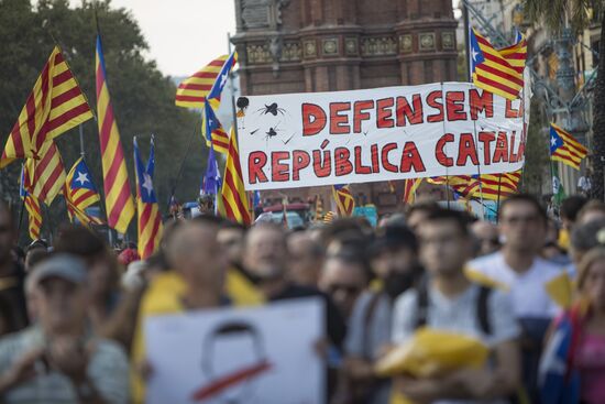 Catalonia's leader calls for suspending declaration of independence