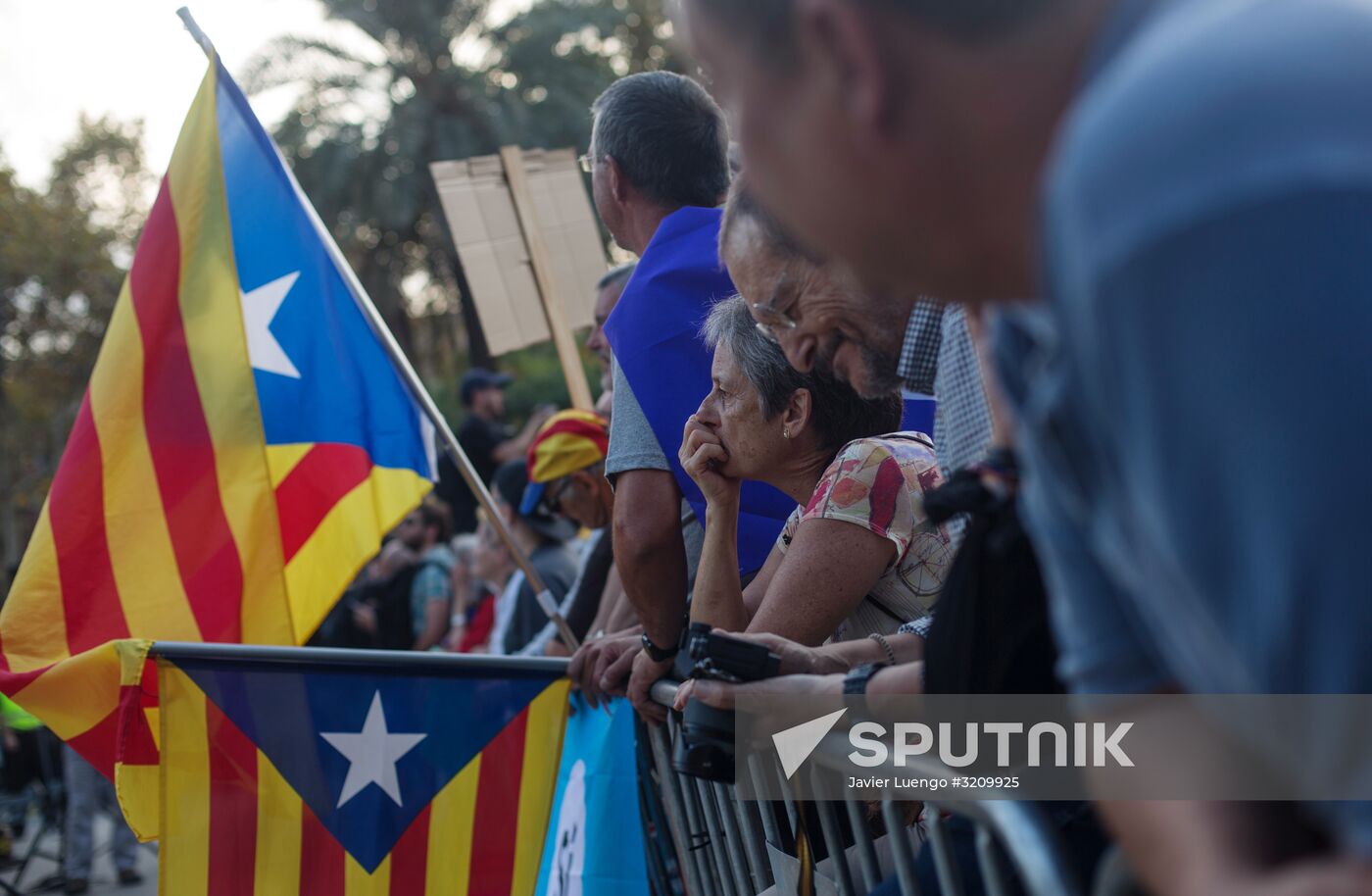 Catalonia's leader calls for suspending declaration of independence