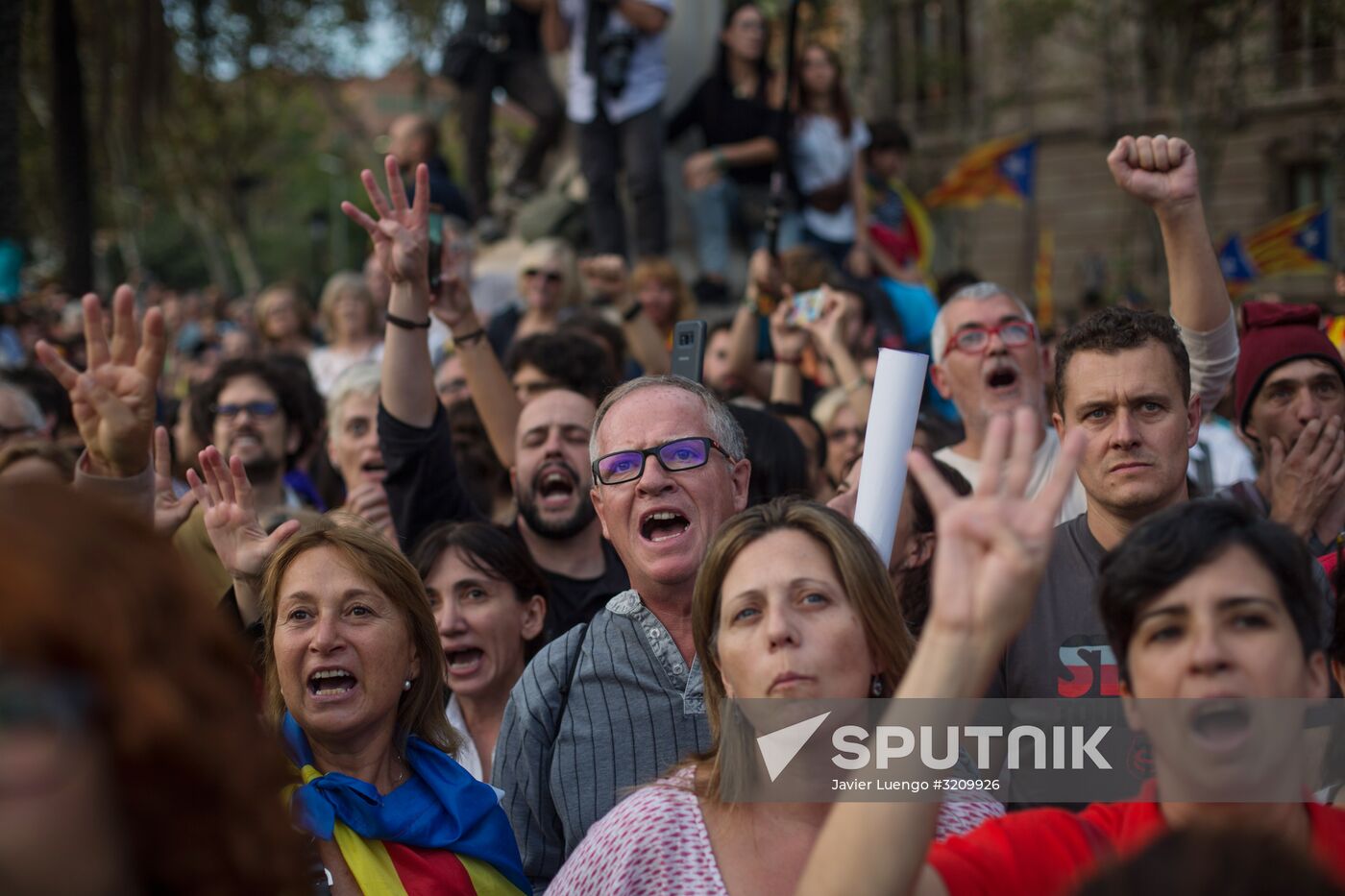 Catalonia's leader calls for suspending declaration of independence