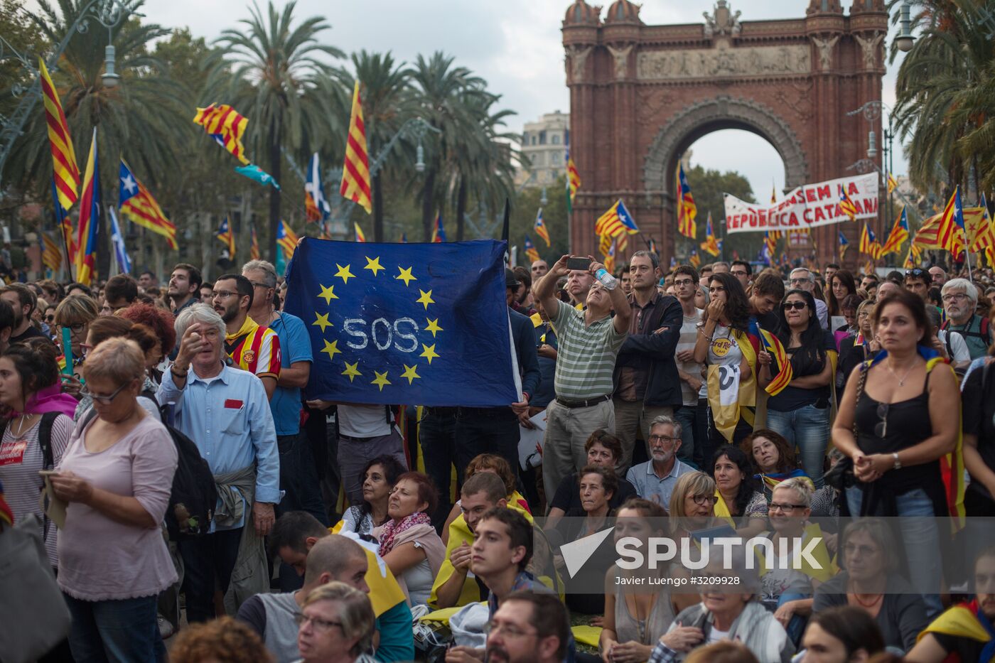 Catalonia's leader calls for suspending declaration of independence