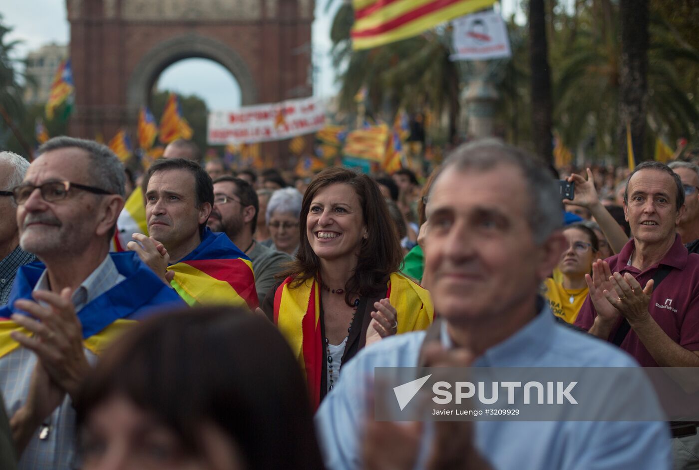 Catalonia's leader calls for suspending declaration of independence