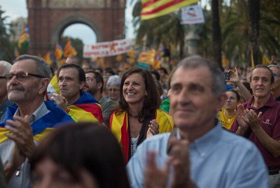 Catalonia's leader calls for suspending declaration of independence