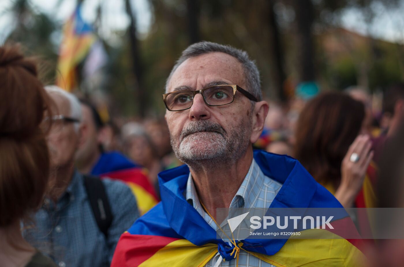 Catalonia's leader calls for suspending declaration of independence