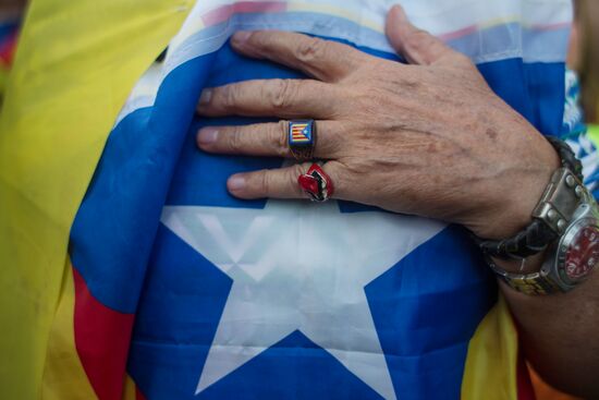 Catalonia's leader calls for suspending declaration of independence