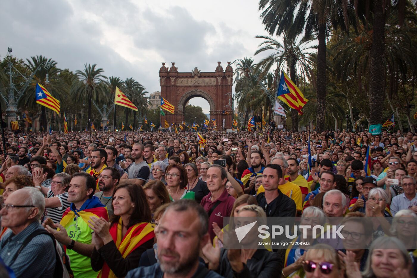 Catalonia's leader calls for suspending declaration of independence