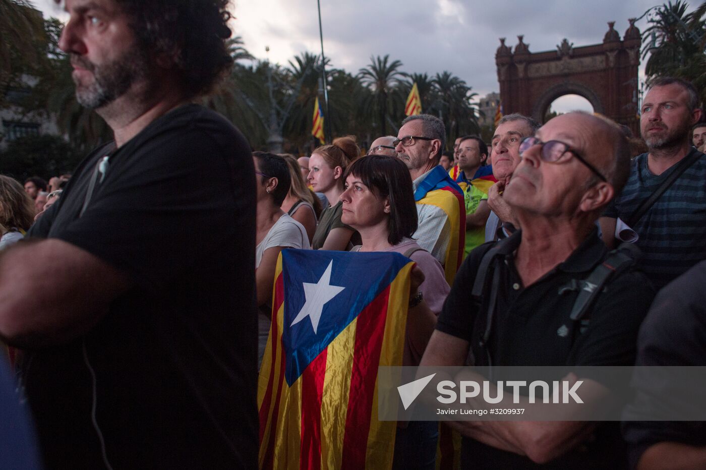 Catalonia's leader calls for suspending declaration of independence