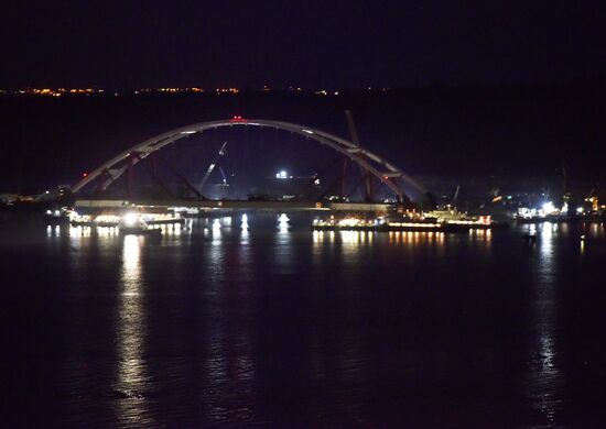 Car traffic arch installed on Kerch Strait Bridge