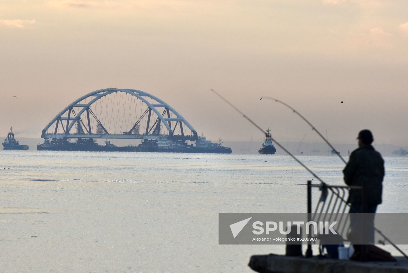 Car traffic arch installed on Kerch Strait Bridge