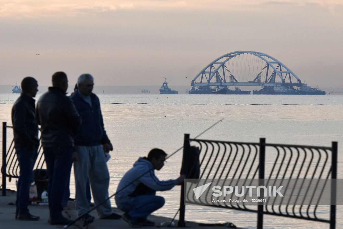 Car traffic arch installed on Kerch Strait Bridge