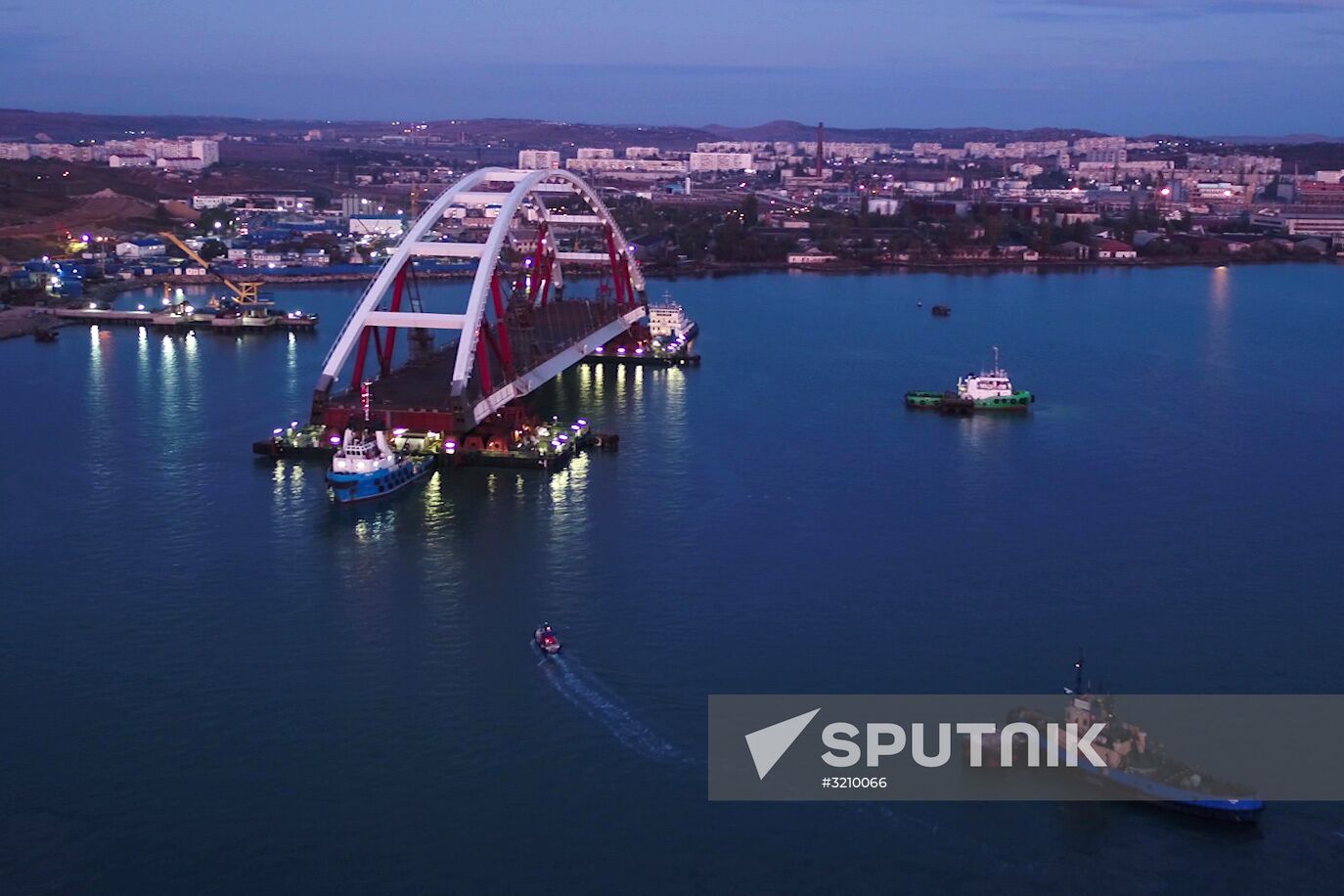 Car traffic arch installed on Kerch Strait Bridge