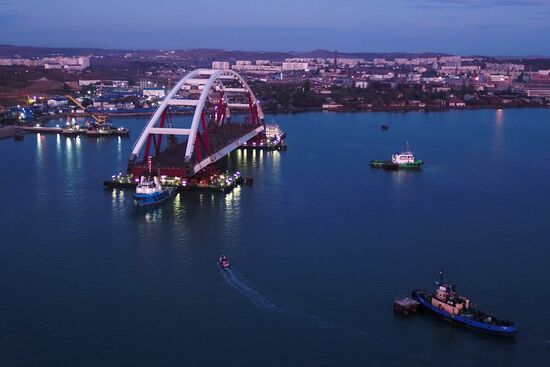 Car traffic arch installed on Kerch Strait Bridge
